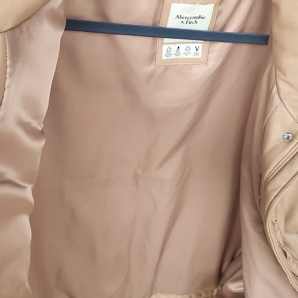 Abercrombie & Fitch Beige Puffer Vest - Picture 7 of 7